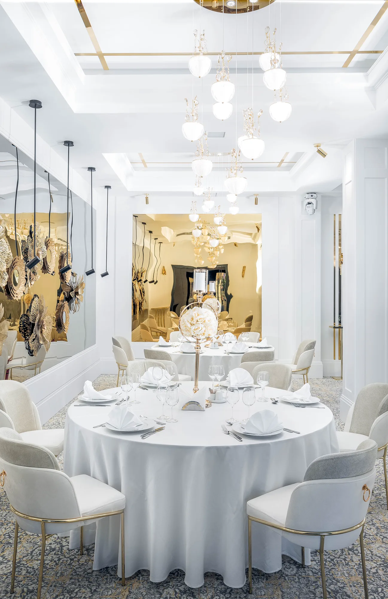 Amenajare interioara comerciala — Restaurant Donna Ana, stil glam, Timisoara. Imagine 3 din 4