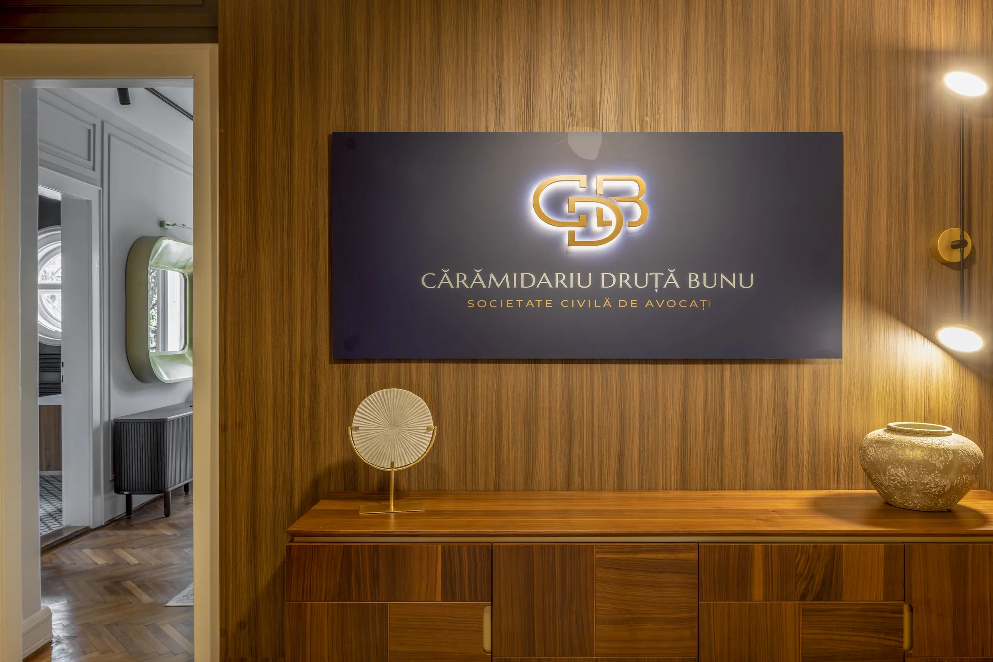 Amenajare interioara comerciala — CABINET AVOCATURA CARAMIDARIU DRUTA BUNU, stil contemporan, Timisoara. Imagine 8 din 8