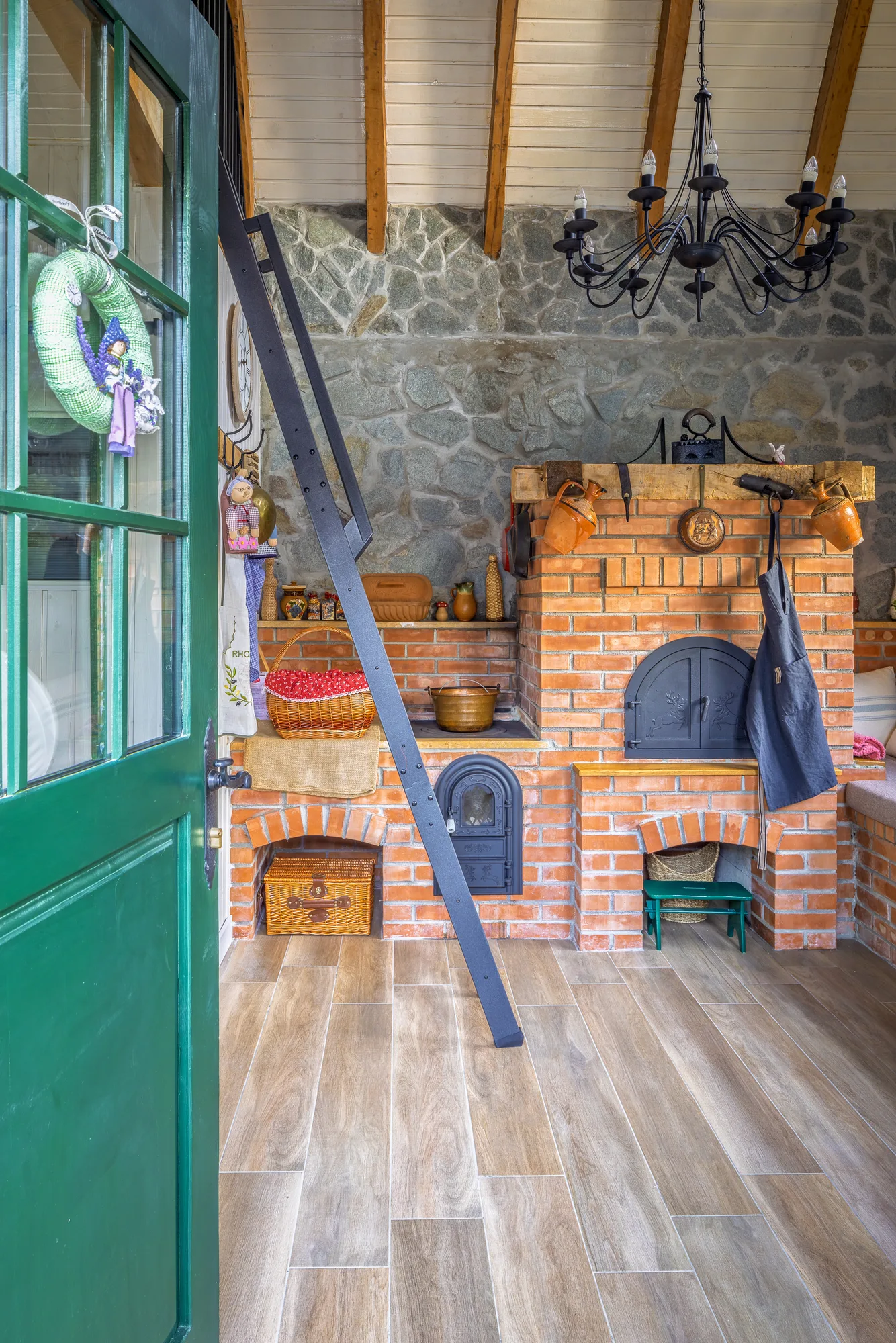 Amenajare interioara rezidentiala — Restructurare casa de piatra de 200 de ani, stil farmhouse si rustic, Banatul Montan. Imagine 4 din 20