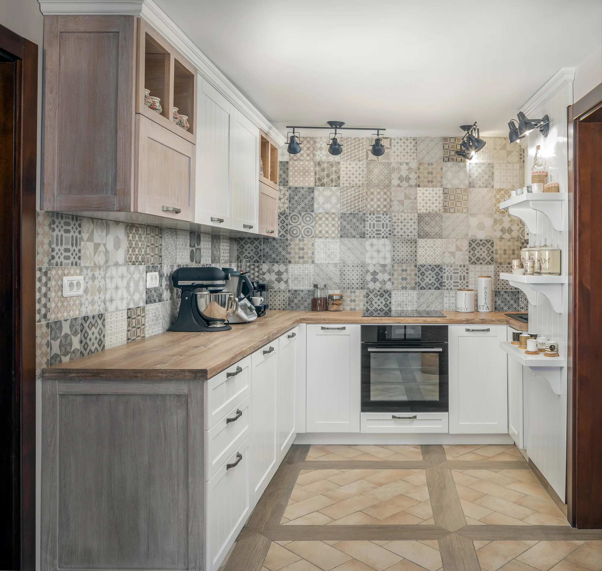 Amenajare interioara rezidentiala — Restructurare casa veche, peste 100 de ani vechime, stil rustic-elegant, traditie banateana, Garana, Banatul Montan. Imagine 5 din 9