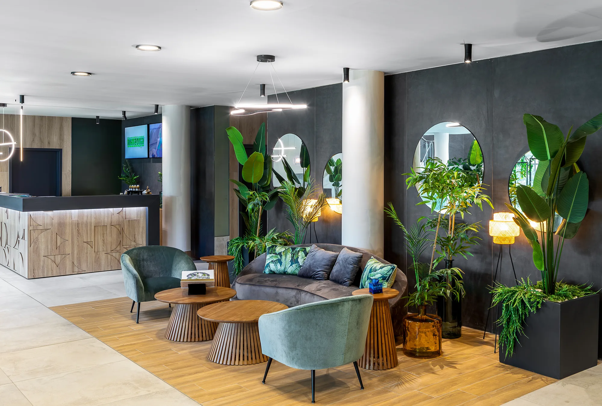 Amenajare interioara comerciala — HOTEL AMAZONIA, stil biophilic contemporan, Timisoara. Imagine 1 din 11