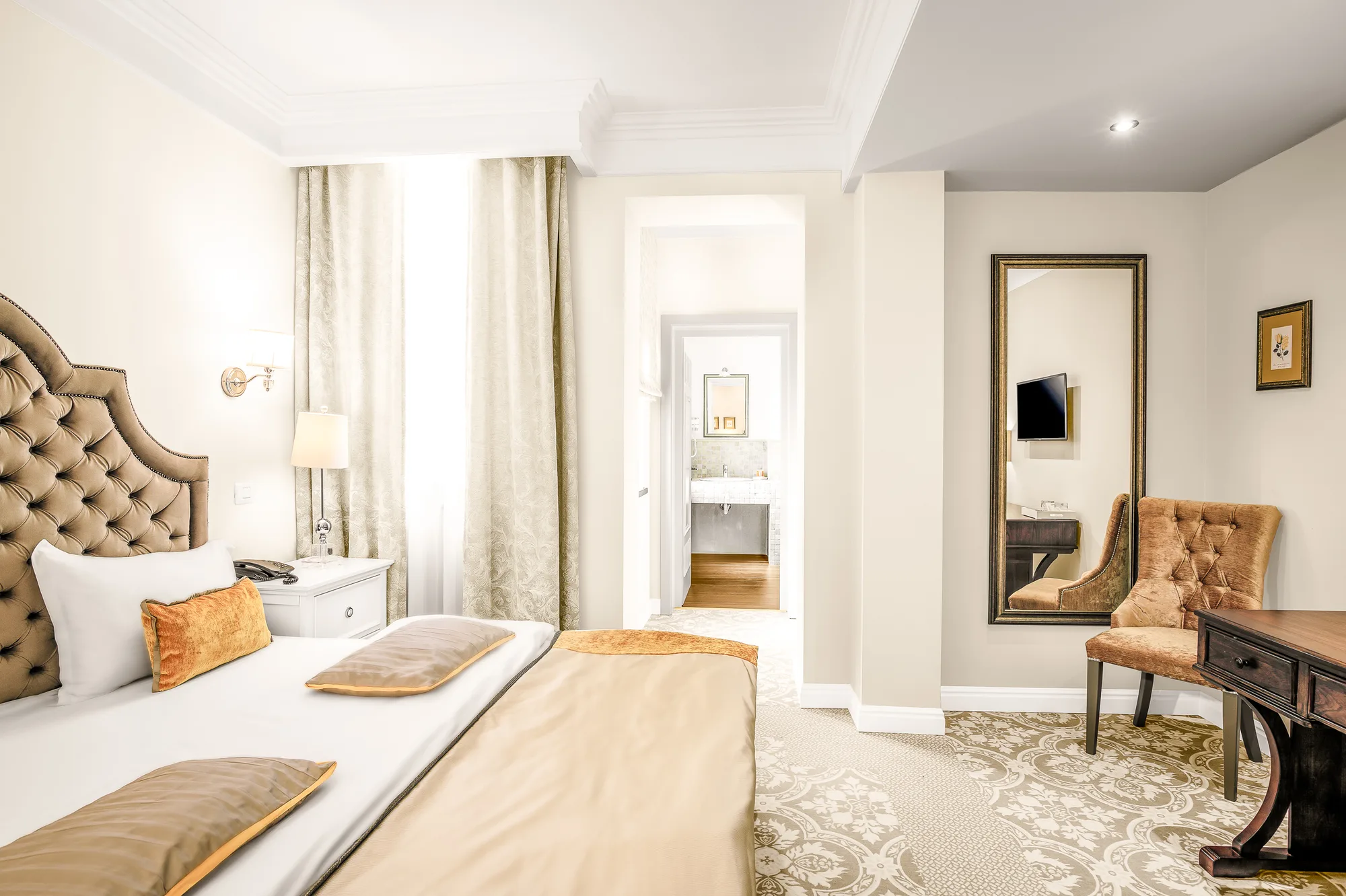 Amenajare interioara comerciala — HOTEL VERSAY, stil clasic, Baile Herculane. Imagine 3 din 16