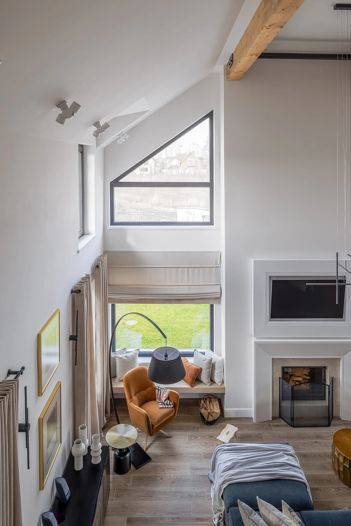 Amenajare interioara rezidentiala — VILA MODERNA CU INFLUENTE SCANDINAVE, stil contemporan, Timisoara. Imagine 5 din 15
