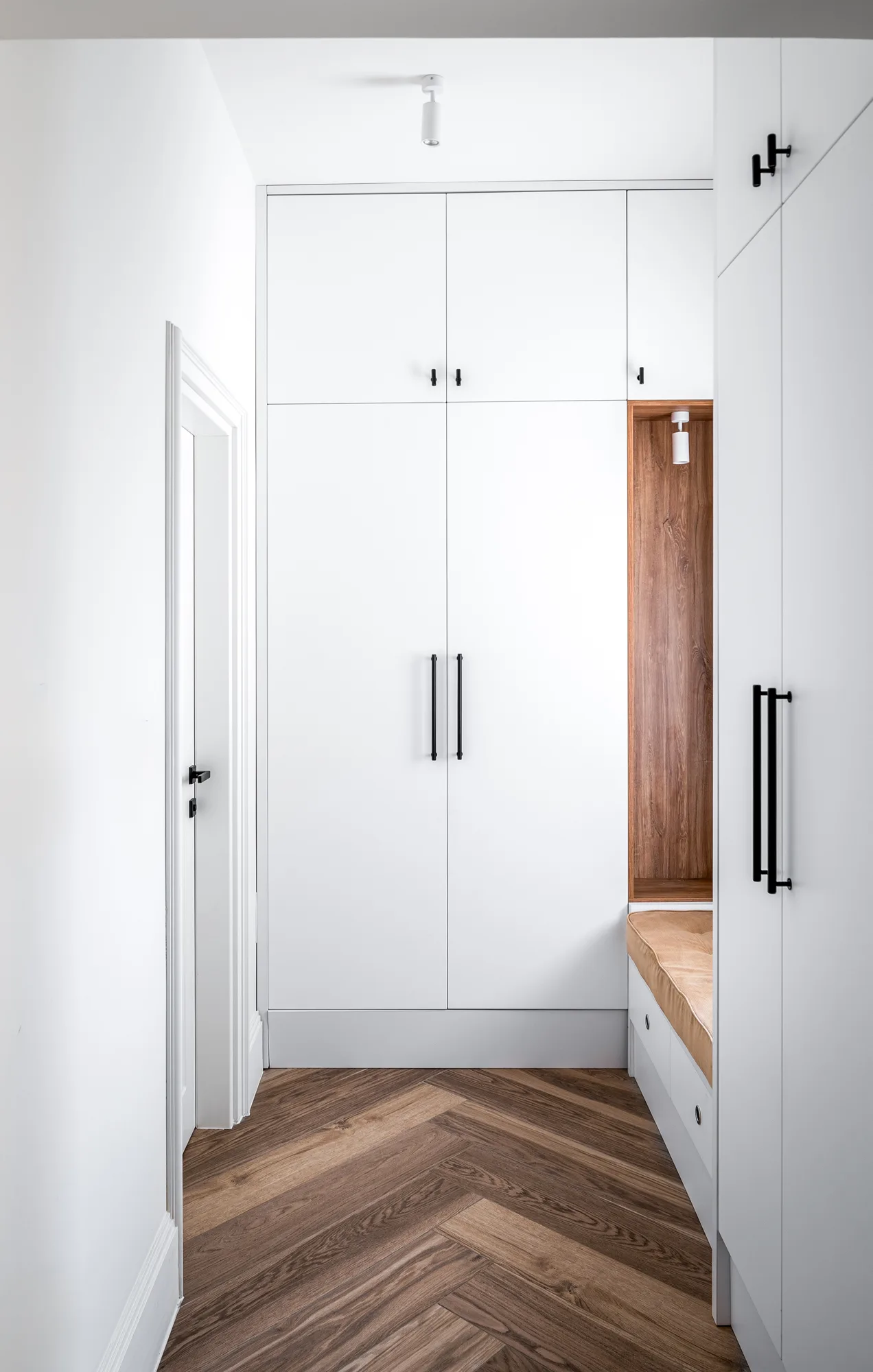 Amenajare interioara rezidentiala — VILA MINIMALISTA, stil modern, Timisoara. Imagine 5 din 7