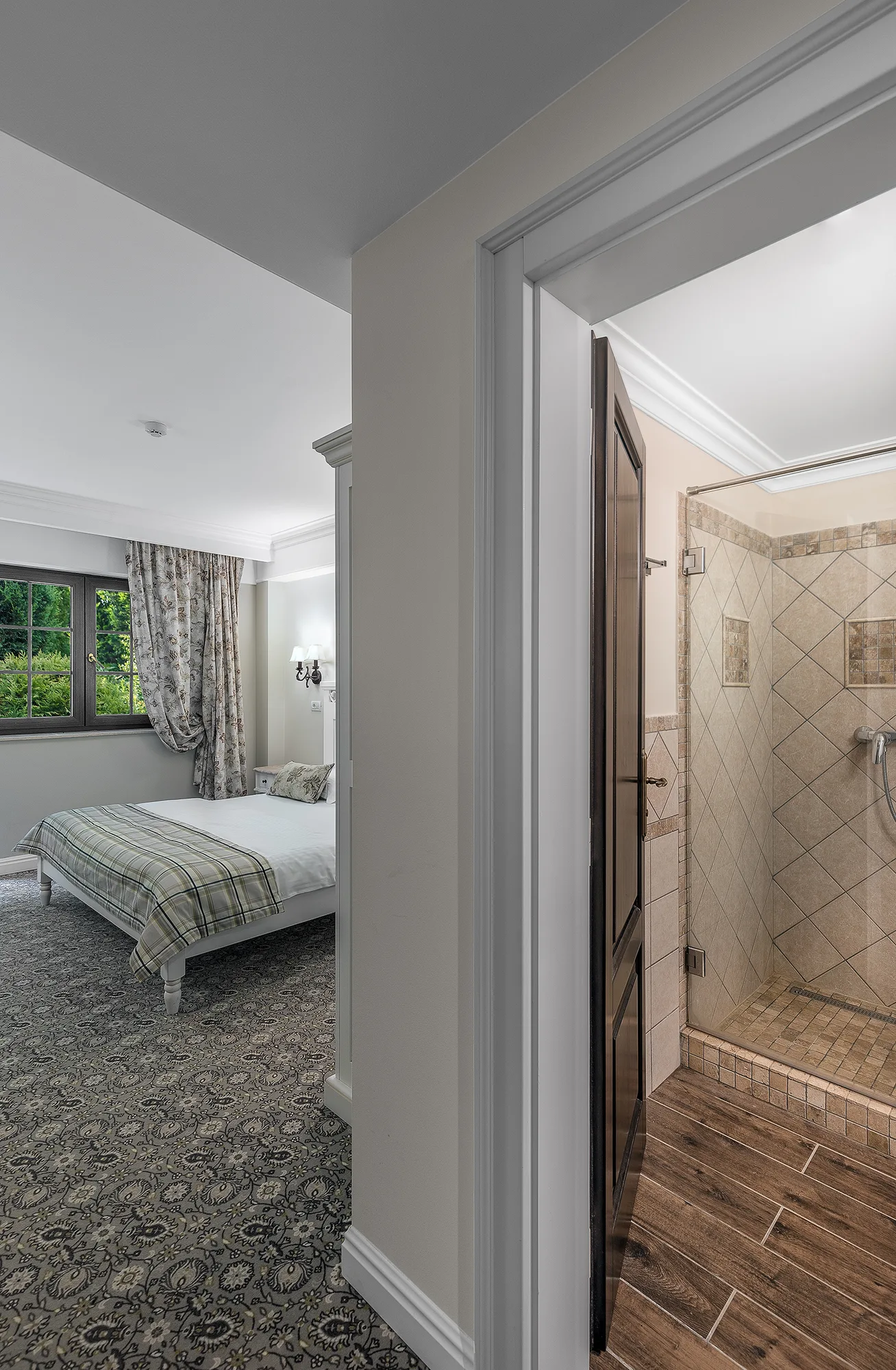 Amenajare interioara comerciala — PENSIUNEA DIMITRIOS, stil rustic elegant, Baile Herculane. Imagine 9 din 9