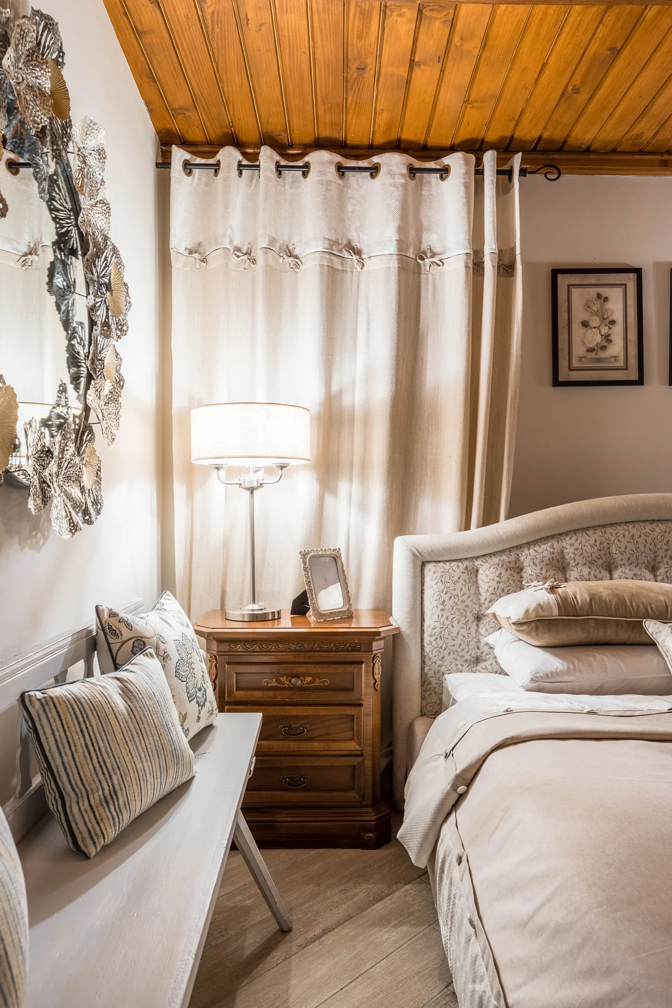 Amenajare interioara rezidentiala — Casa de familie – rafinament rustic cu influente clasice, stil farmhouse si rustic, Garana, jud Caras. Imagine 2 din 14
