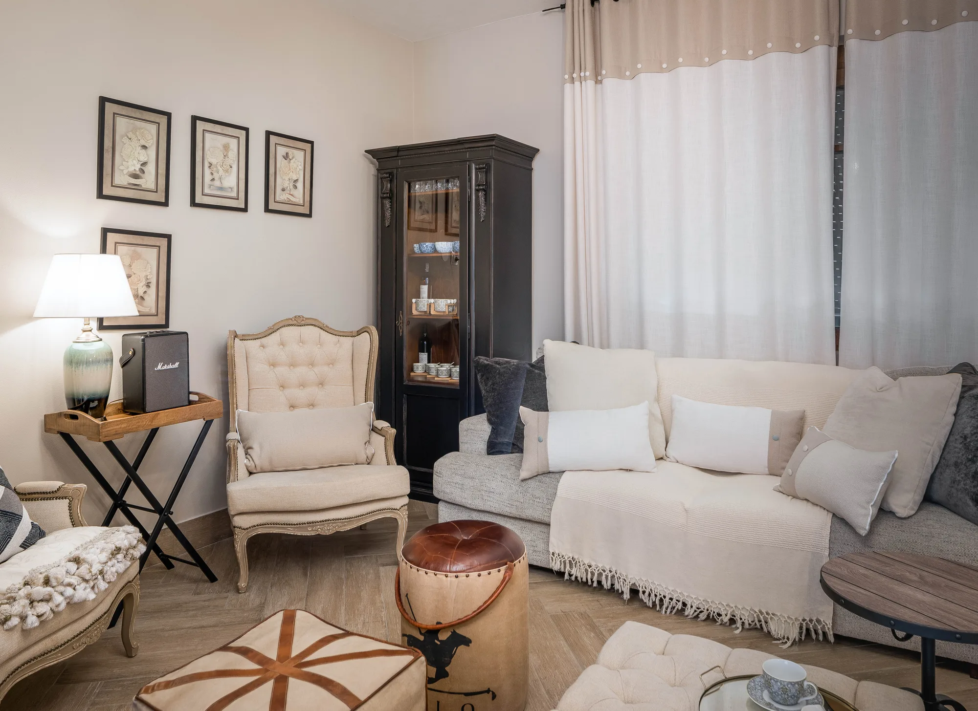 Amenajare interioara rezidentiala — Casa de familie – rafinament rustic cu influente clasice, stil farmhouse si rustic, Garana, jud Caras. Imagine 5 din 14