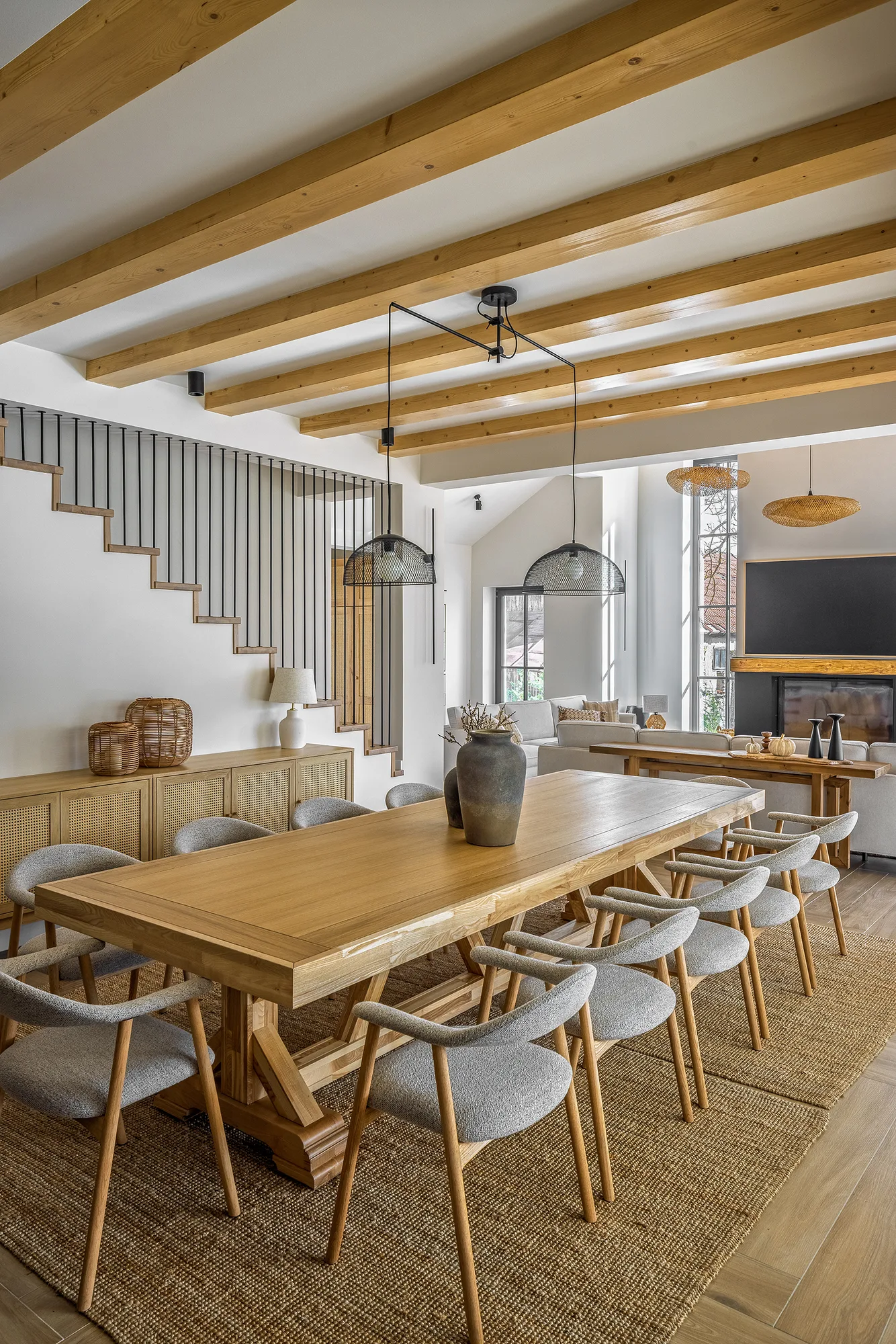 Amenajare interioara rezidentiala — Refugiu Montan Contemporan, stil farmhouse si rustic, Banatul Montan. Imagine 2 din 17