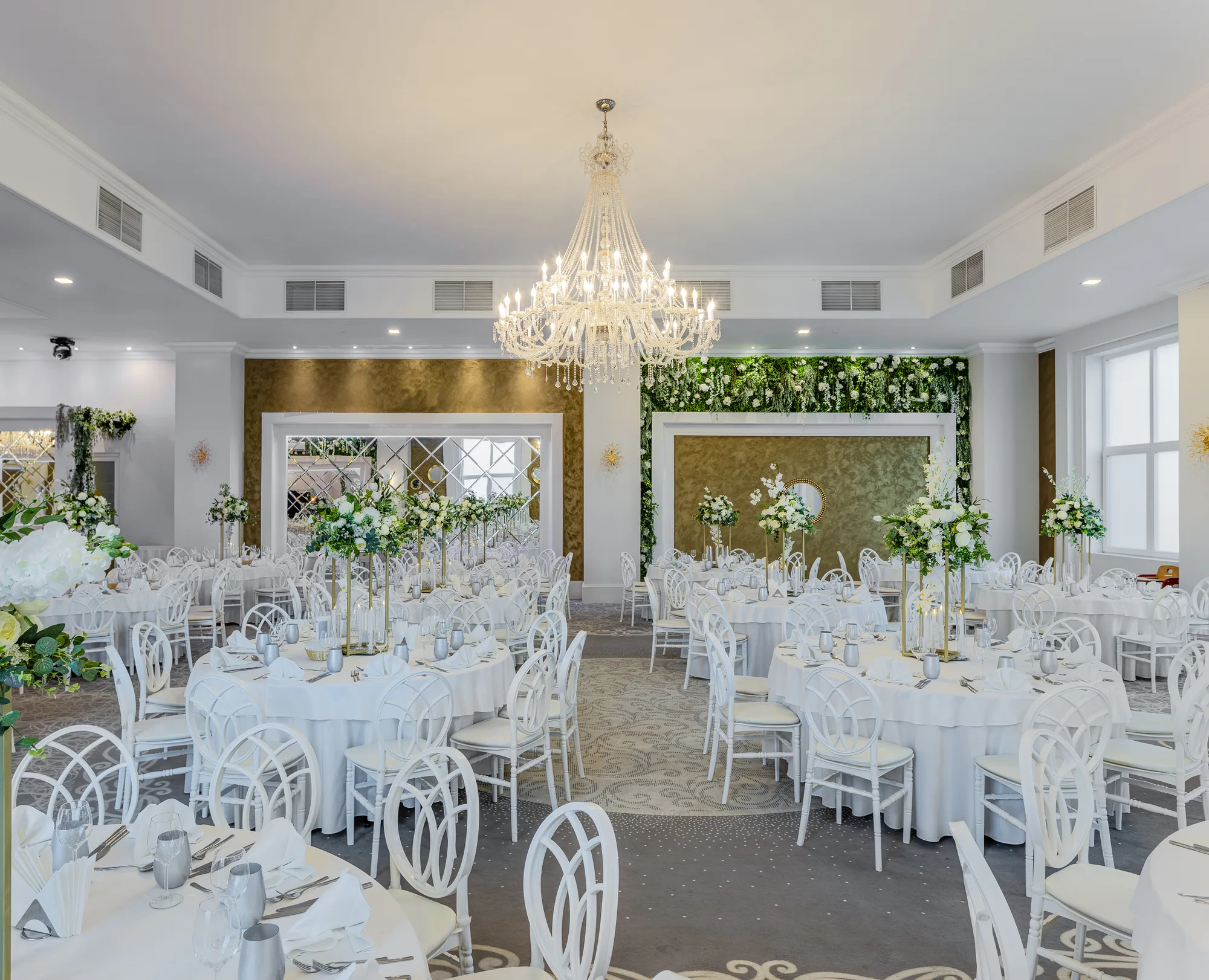 Amenajare interioara comerciala — ROGGE BALLROOM, stil luxury, Resita. Imagine 1 din 5