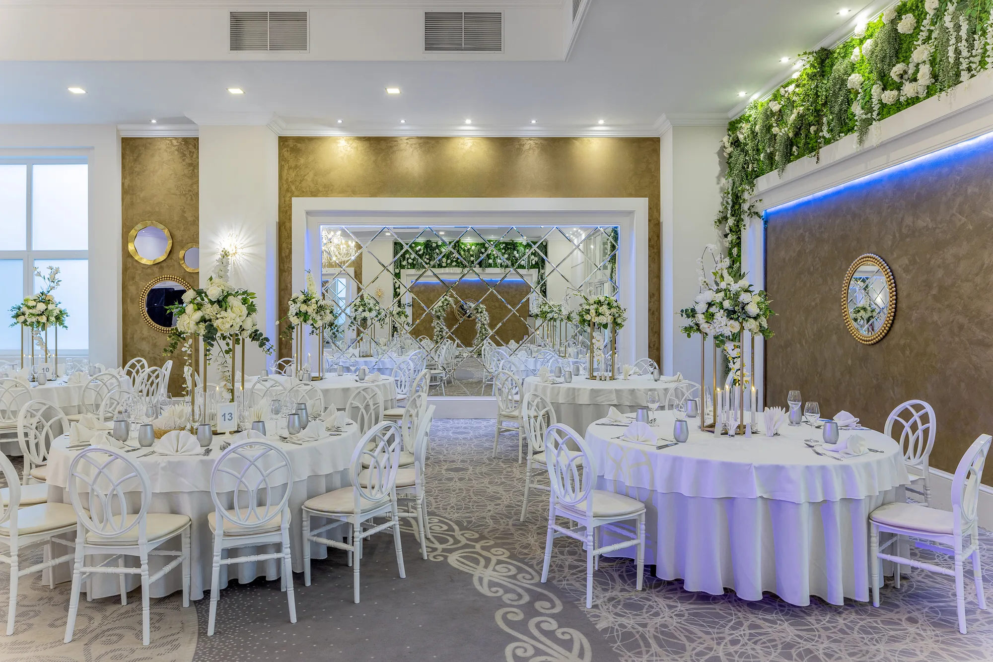 Amenajare interioara comerciala — ROGGE BALLROOM, stil luxury, Resita. Imagine 2 din 5