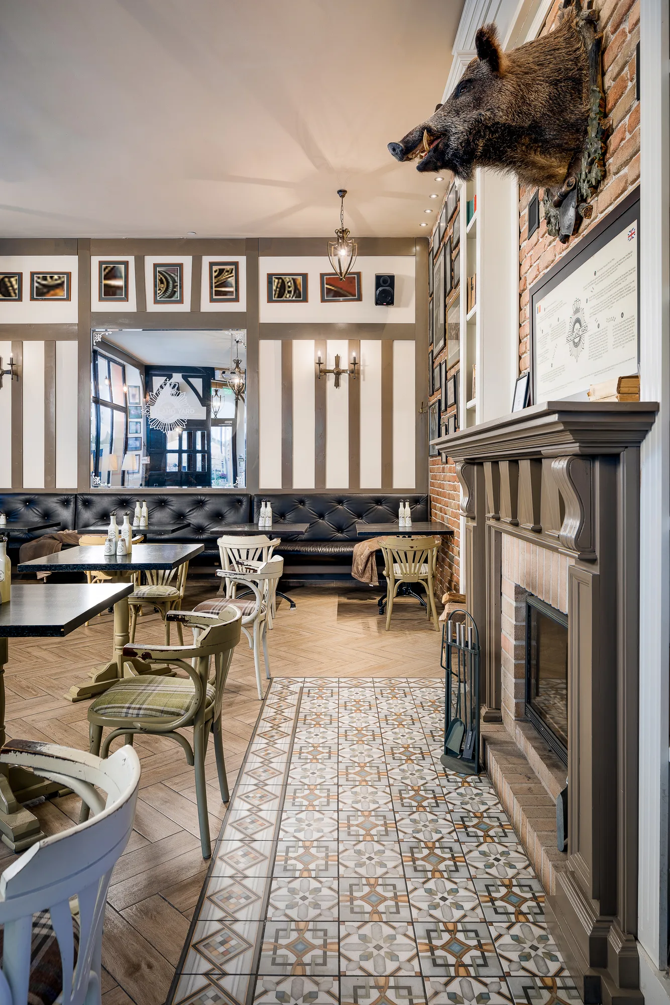 Amenajare interioara comerciala — SCOTLAND YARD PUB, stil pub britanic, Timisoara. Imagine 5 din 14