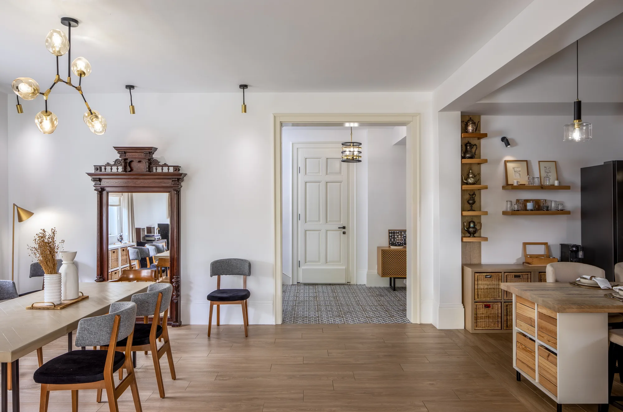 Amenajare interioara rezidentiala — VILA IN STIL TRANZITIONAL, stil farmhouse si rustic, Timisoara. Imagine 3 din 7